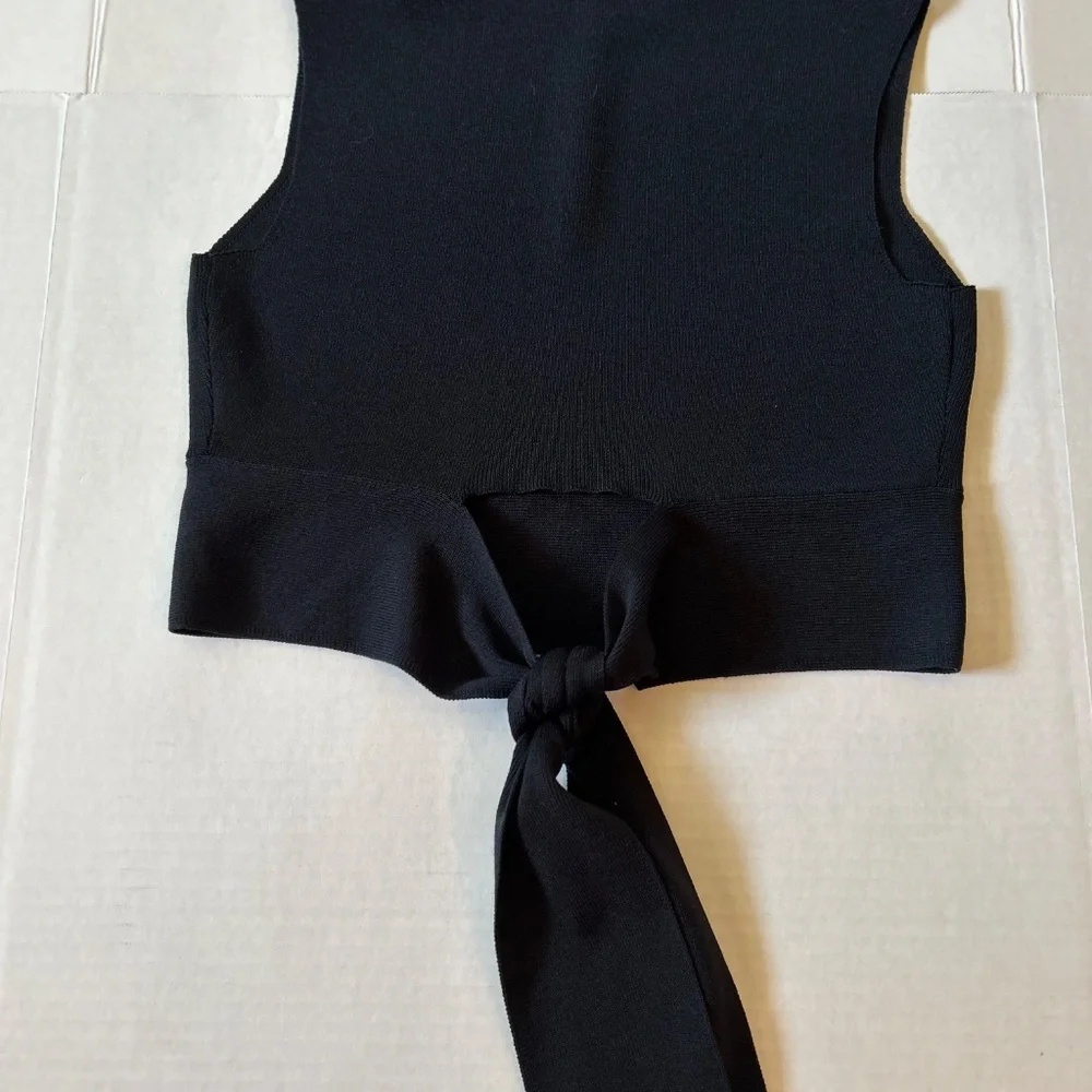 Wild Fable Black cutout back with tie, sweater like fabric ,size  M - Picture 3 of 3